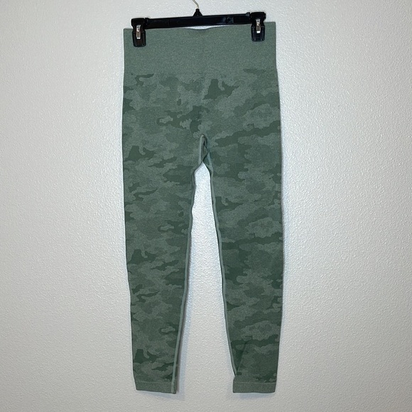Camo High Waisted Scrunch Butt Leggings Size Large - Picture 2 of 7